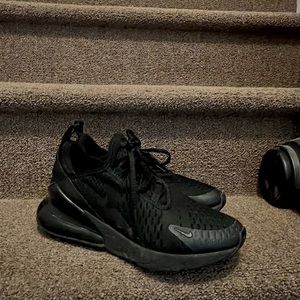 BLACK/BLACK NIKE AIR MAX 270